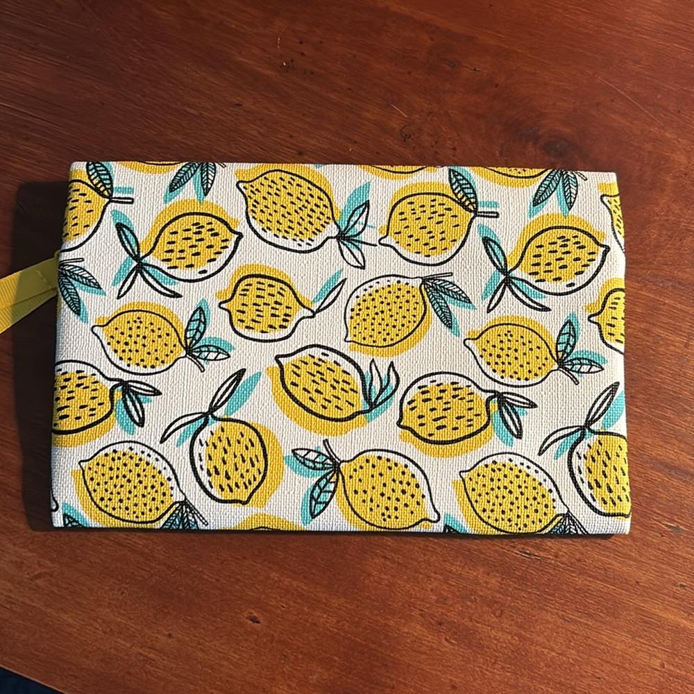 Ipsy Lemon Print pouch NWOT - Picture 2 of 4